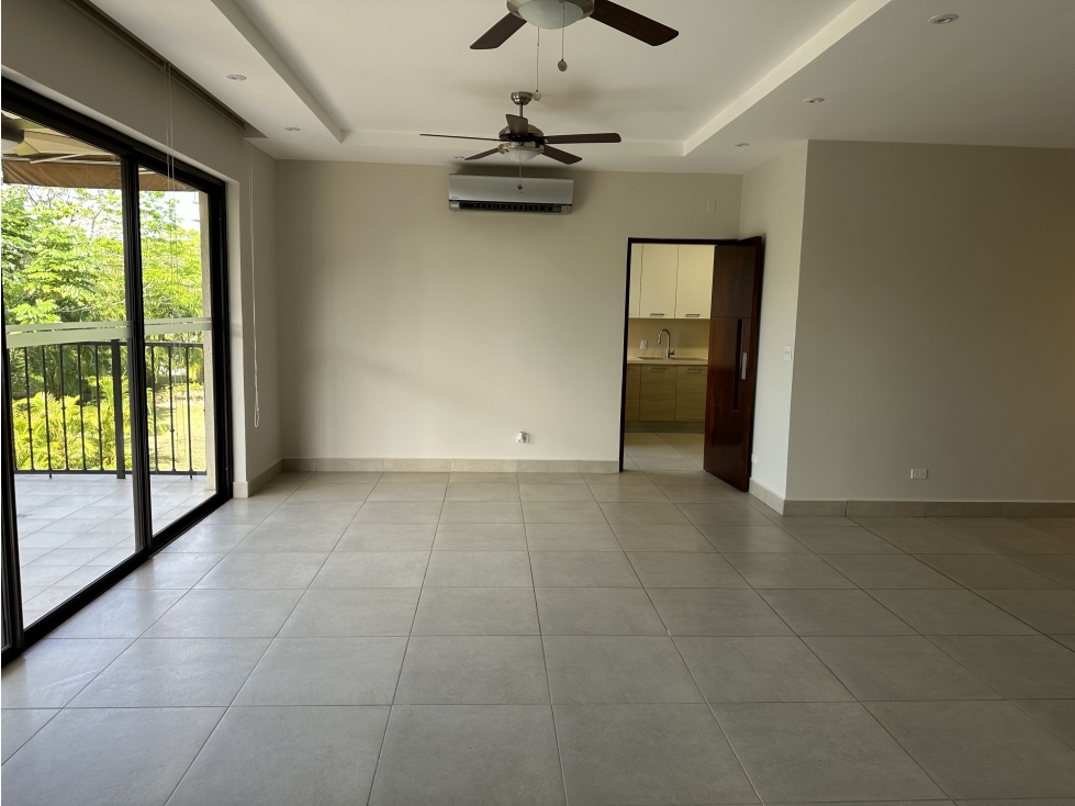 SE ALQUILA APARTAMENTO EN EMBASSY CLUB