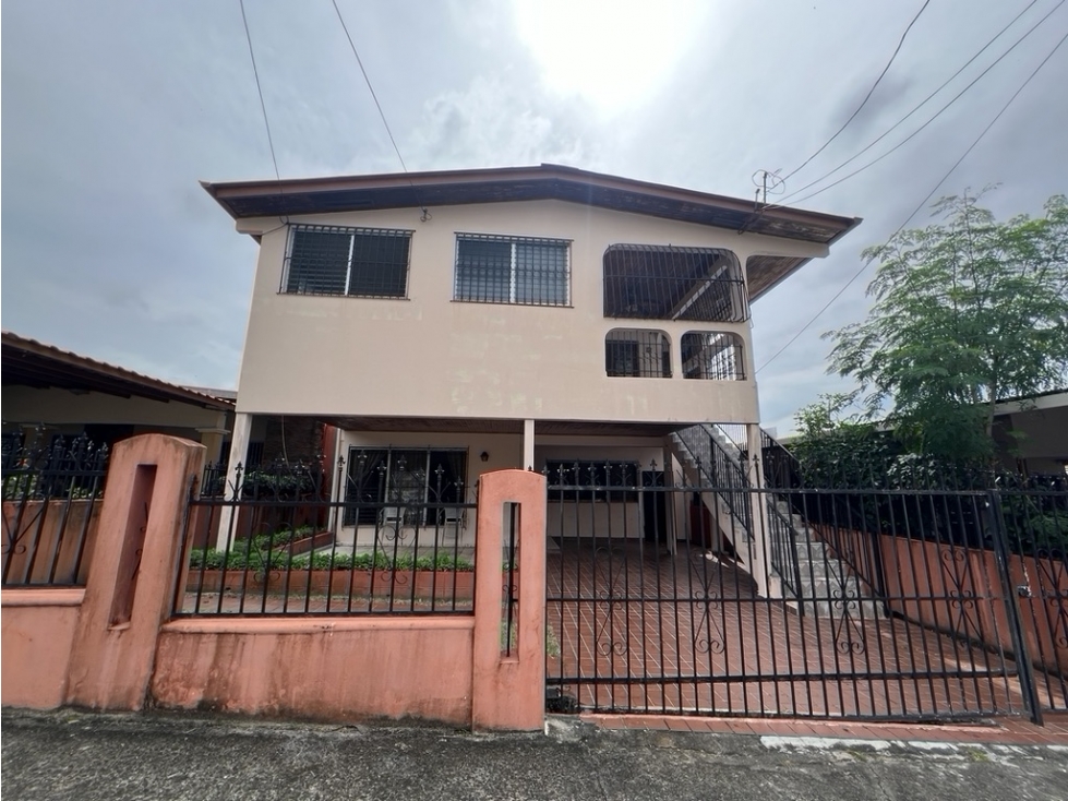 SE VENDEN DOS CASAS EN BETANIA