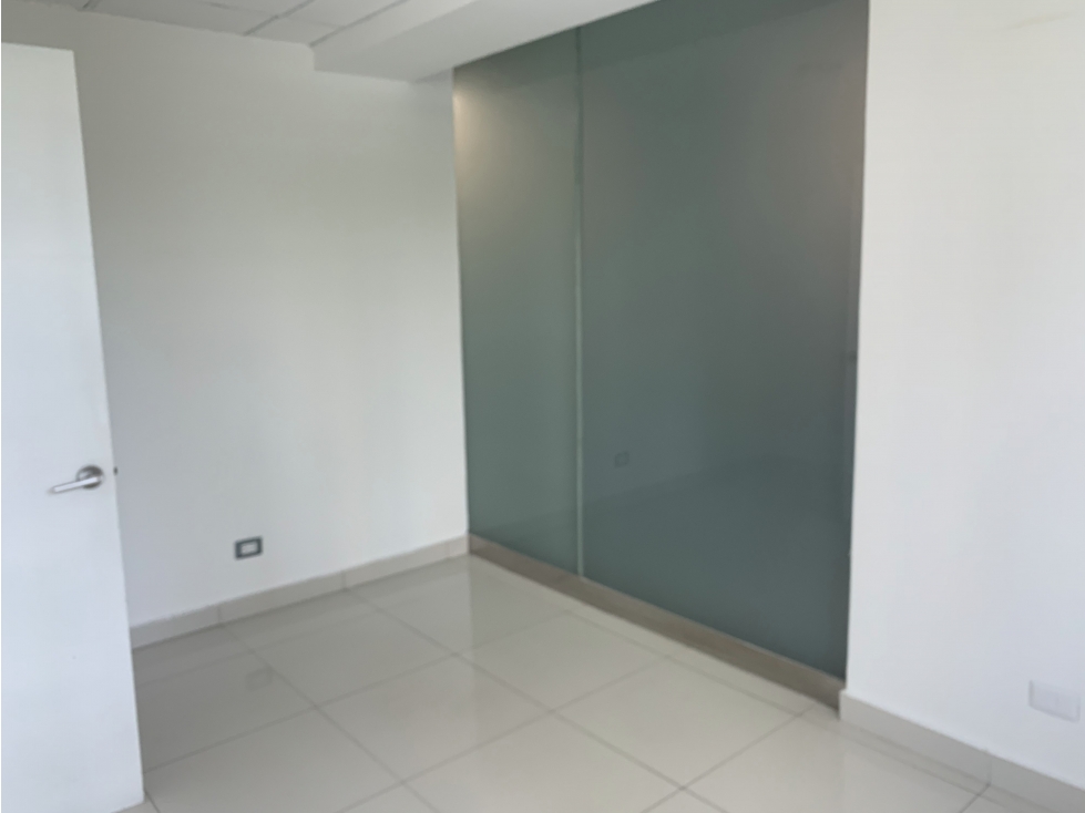Oficinas en alquiler en un Hub Estratégico en Vía Israel