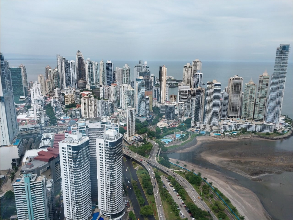 Se vende oficina Torre Bicsa, Avenida Balboa