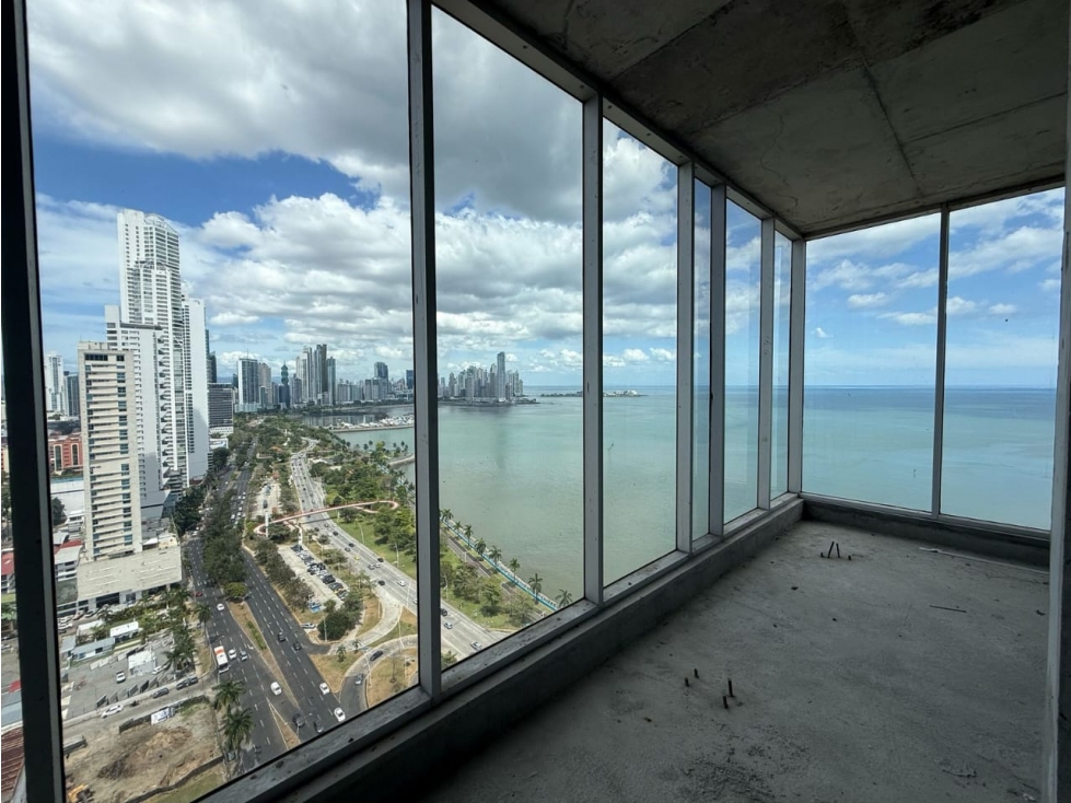 Se vende local comercial en Avenida Balboa
