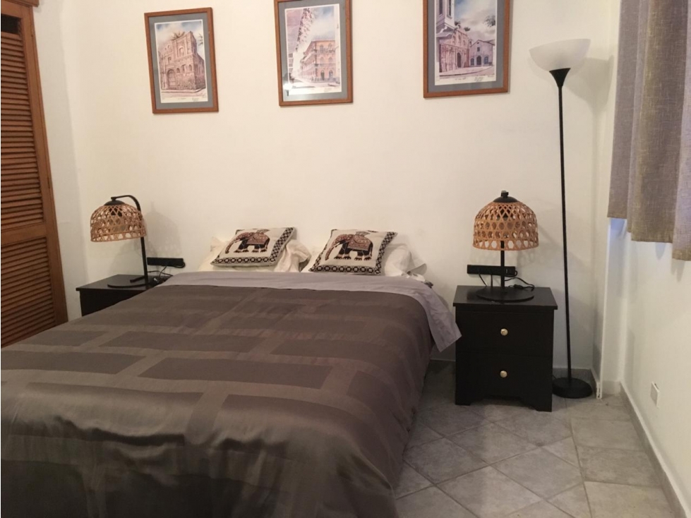 SE ALQUILA APARTAMENTO EN CASCO VIEJO FG