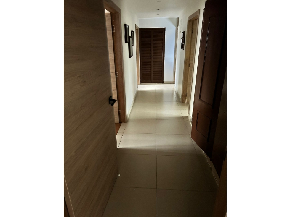 Venta de apartamento remodelado, Obarrio, Bella vista, Panamá
