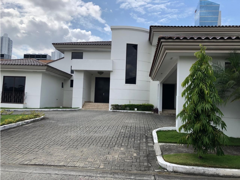 Venta o alquiler de casa vacía en Paseo del Parque, Costa del Este