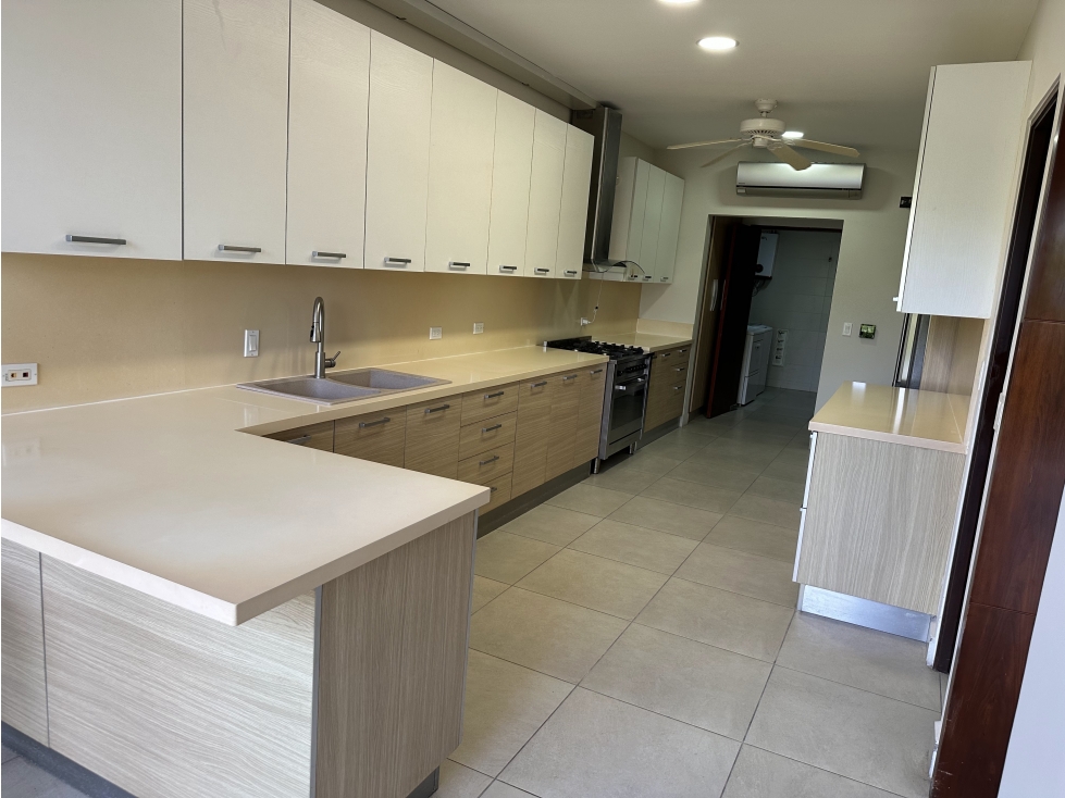 SE ALQUILA APARTAMENTO EN EMBASSY CLUB — foto 4