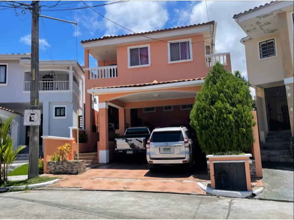 Venta de Casa vacía en Altos de Panamá en Ancón