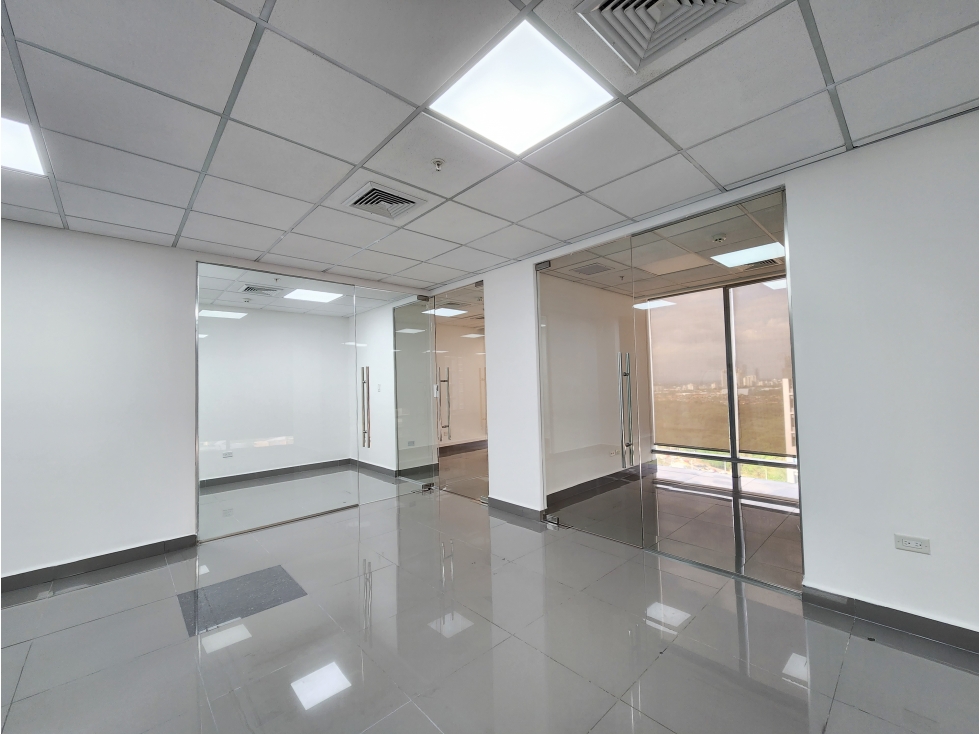 Alquiler de oficina en PH Torre Aseguradora Ancón, Costa del Este — foto 2