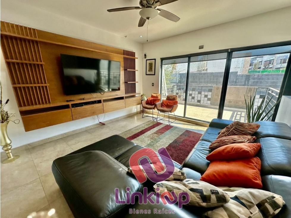 Casa en venta en VALLE DE CUMBRES PREMIER frente a hospital Muguerza
