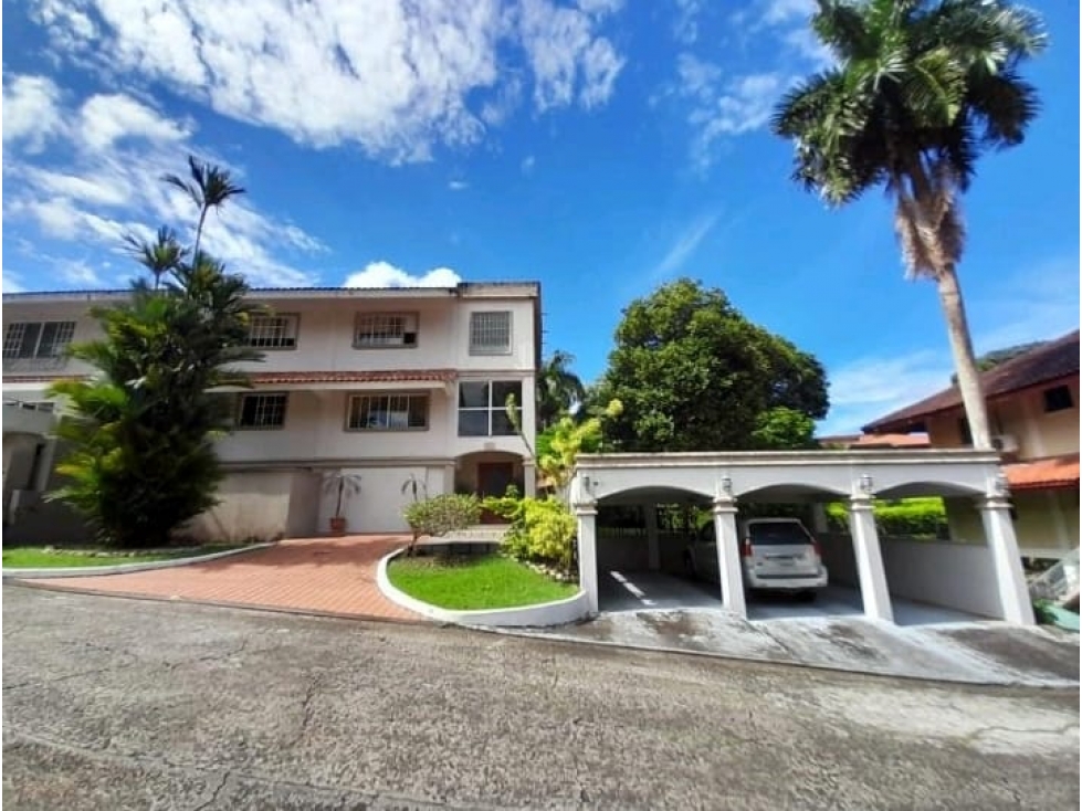 SE VENDE CASA REMODELADA EN ALBROOK