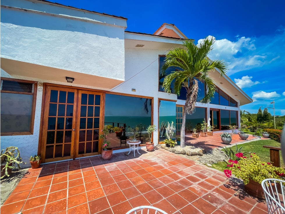 Se vende casa frente al mar en Costa Esmeralda, San Carlos