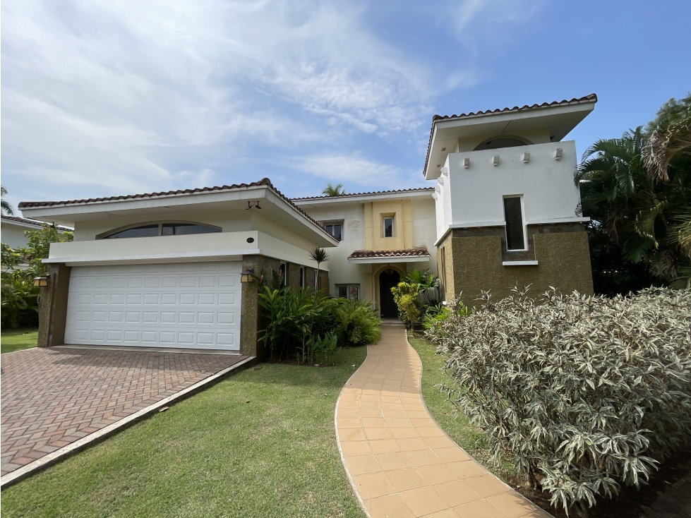 Se vende y alquila casa en Tucan Country Club, Cocolí