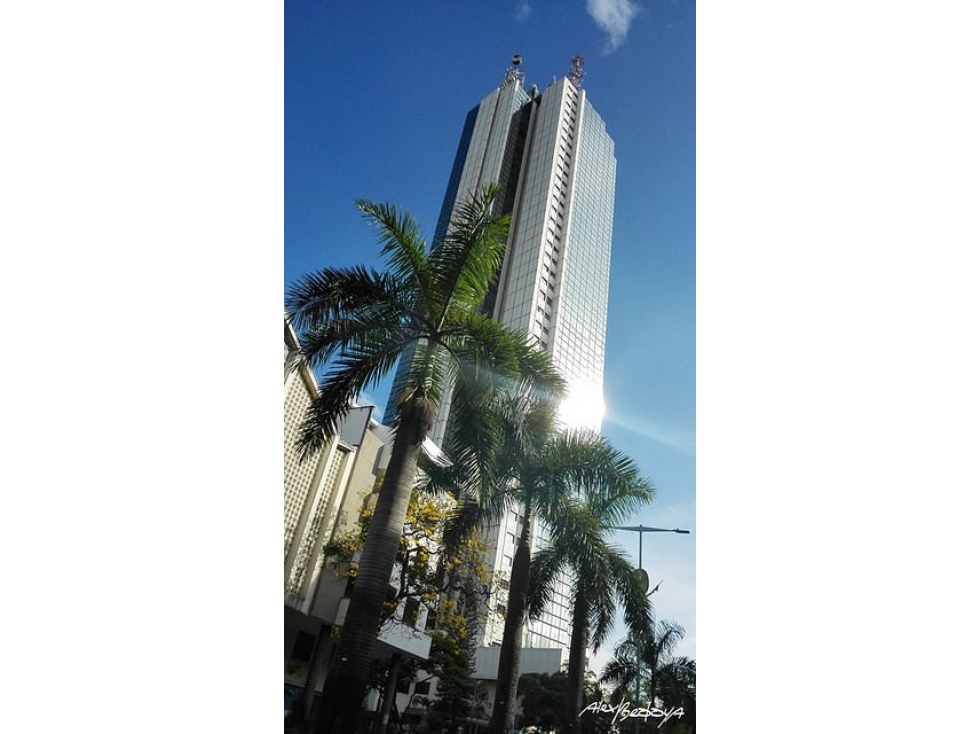 Vendo Amplia Oficina Edificio Torre de Cali 4 Piso LUG 9412157