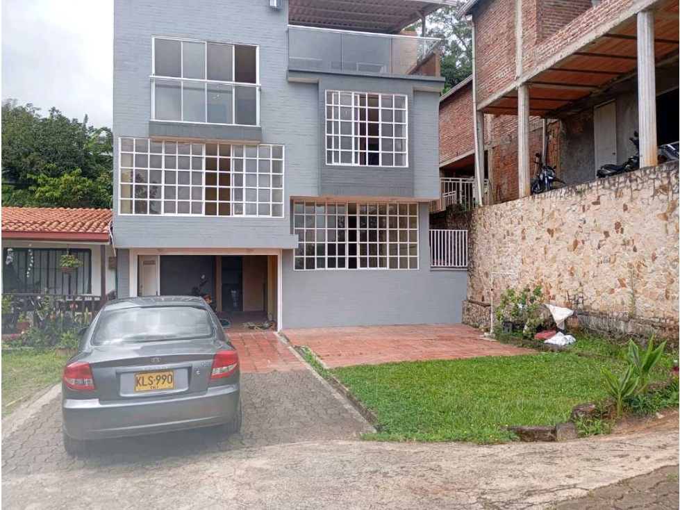 VENDO CASA