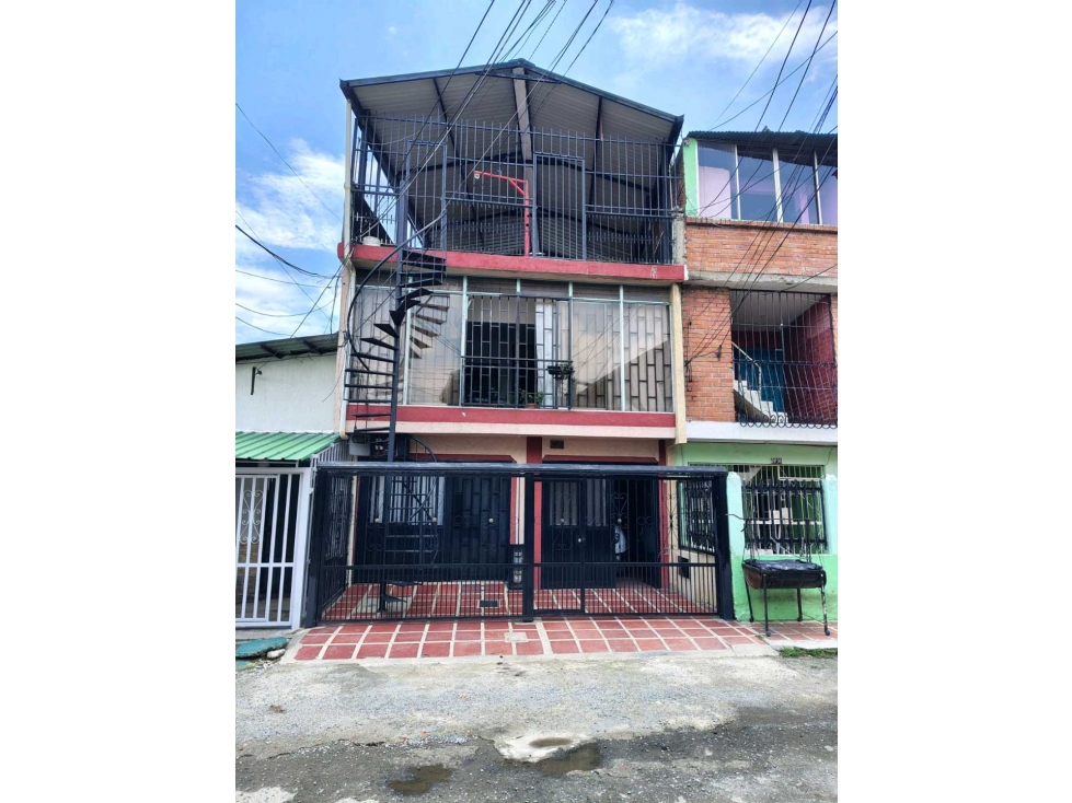 Venta Casa 3 Pisos La Independencia CJ 8232830