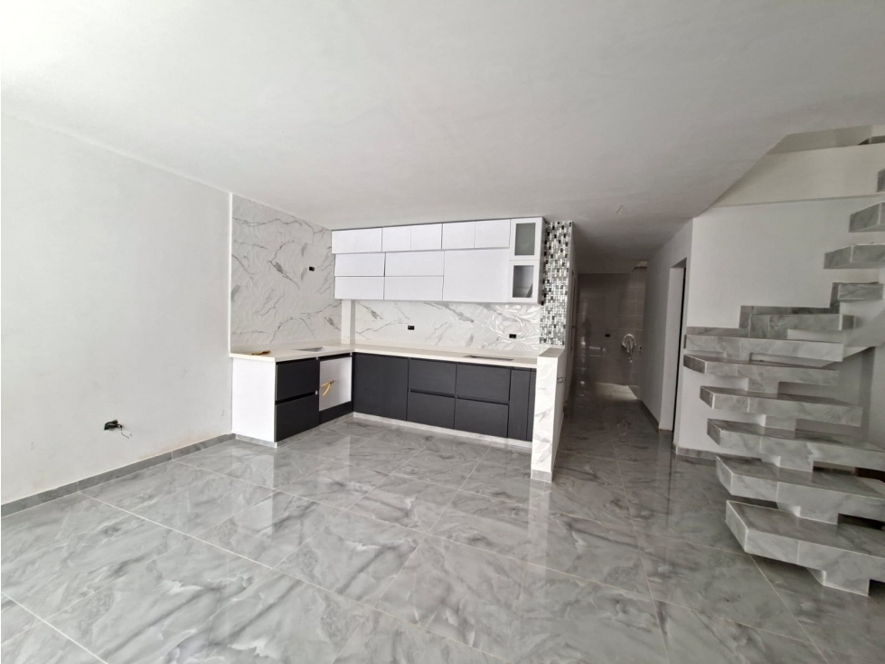 VENDO CASA CIUDAD 2000 3 PISOS ML9360790