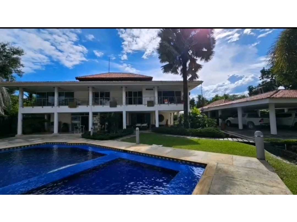 VENDO HERMOSA CASA EN PARCRLACION PANCE