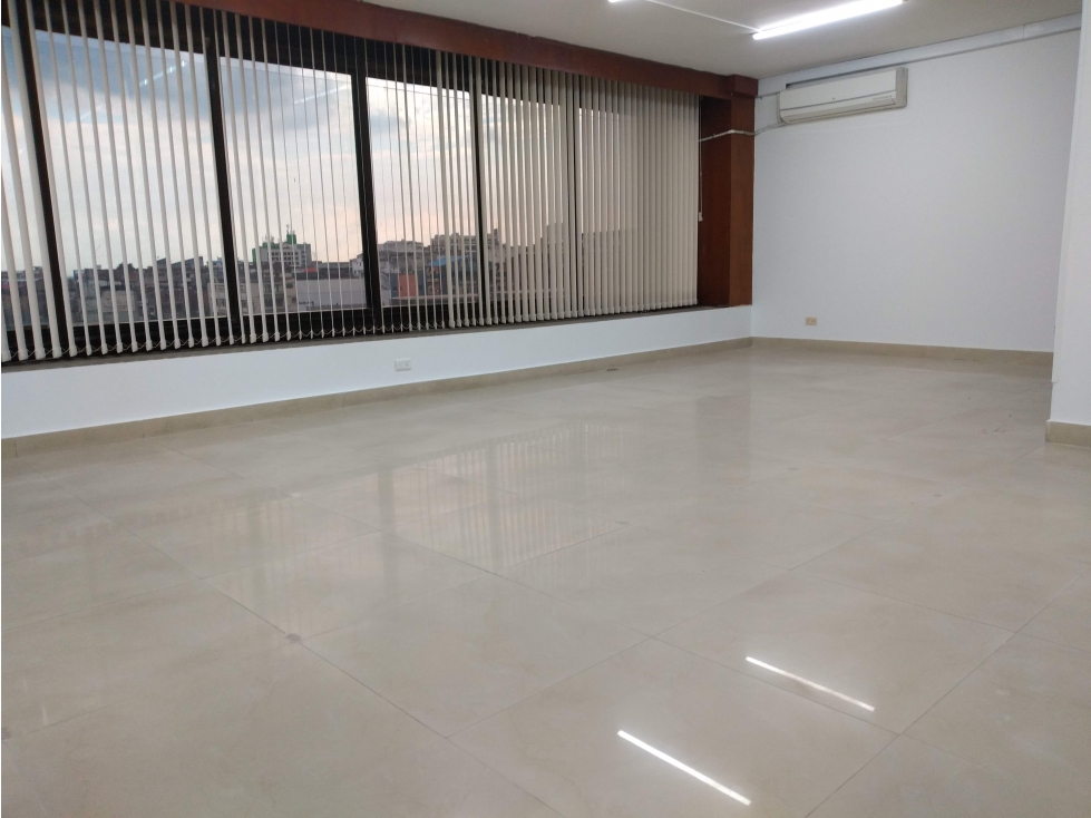Vendo Amplia Oficina Edificio Torre de Cali 4 Piso LUG 9412157 — foto 5
