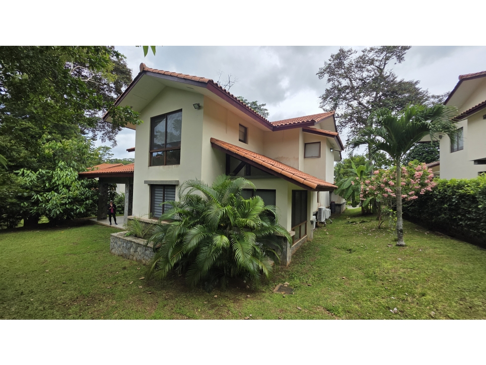Casa de Lujo en Venta en Clayton ¡Precio de Oportunidad!