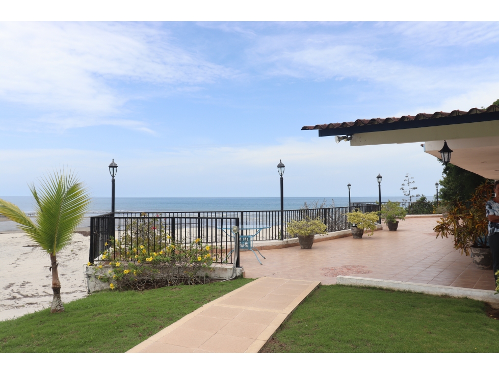 Se Vende Terreno frente de Playa Para Proyecto en Rio Hato Panama - 1