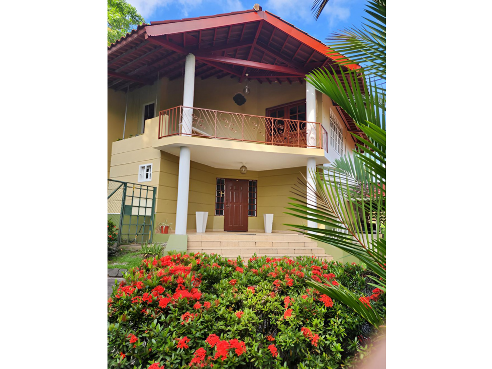 Alquilo Casa Unifamiliar en Area Revertida Diablo Alborok Panama — foto 2