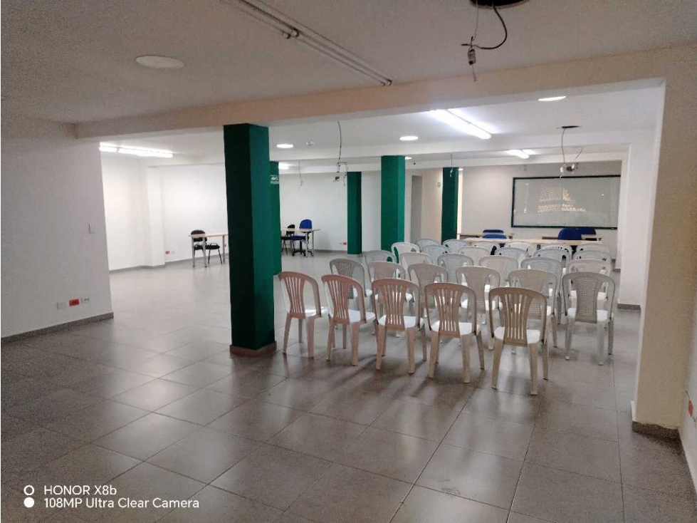 VENDO EDIFICIO DE OFICINAS DE 2 PISOS — foto 2