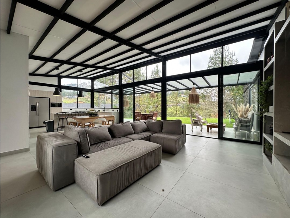 Espectacular casa en El Escobero parte alta. — foto 3