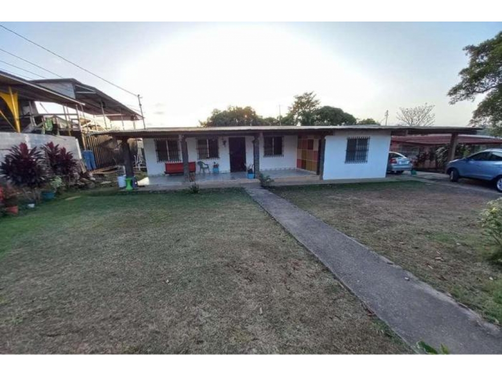 VENDO CASA USO COMERCIAL LA CHORRERA