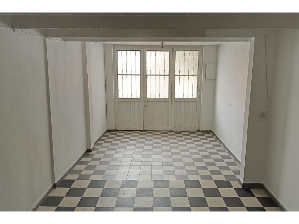 CASA DE TRES NIVELES CON GARAJE, EXCELENTEMENTE SITUADA EN LAGO TIMIZA — foto 2
