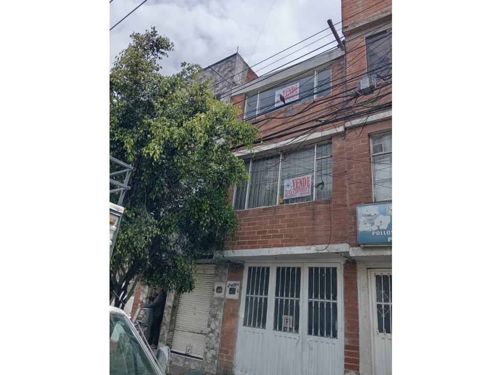 CASA DE TRES NIVELES CON GARAJE, EXCELENTEMENTE SITUADA EN LAGO TIMIZA — foto 4