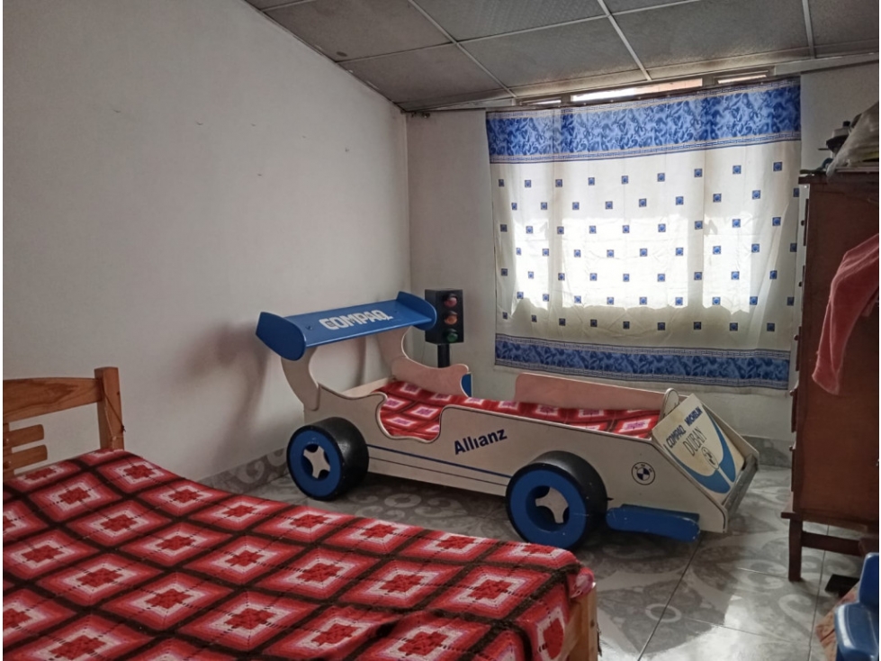 CASA DE TRES NIVELES CON GARAJE, EXCELENTEMENTE SITUADA EN LAGO TIMIZA — foto 5