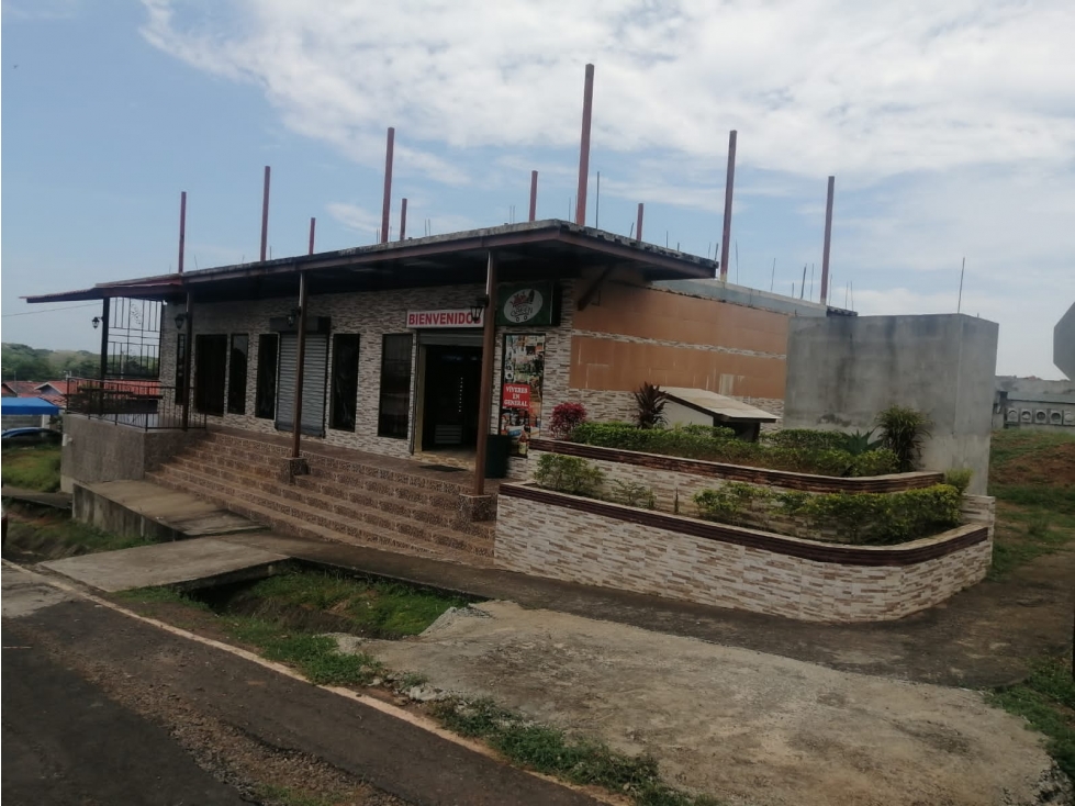 VENTA DE PROPIEDAD COMERCIAL - 4