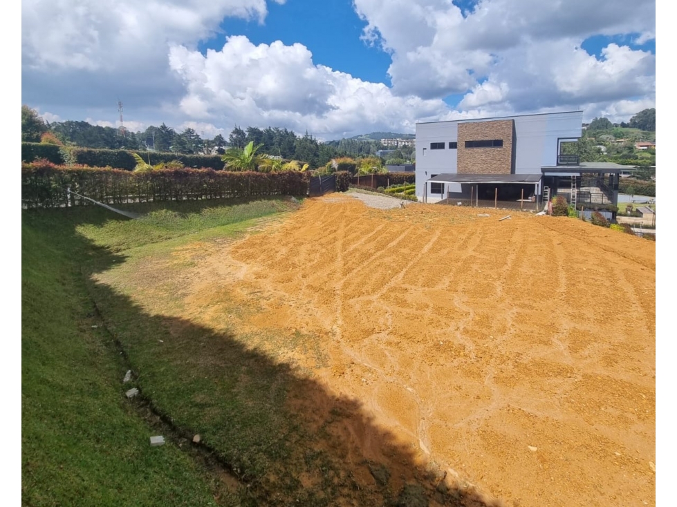 [FA] Lote en unidad cerrada en Alto de Las Palmas, Medellin