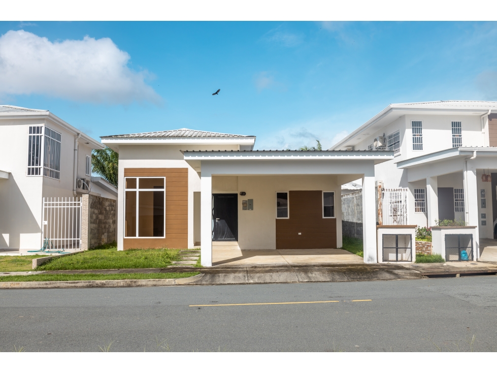 Se vende casa en Senderos Costa Verde, La Chorrera