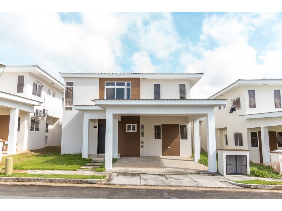 Se vende casa en Senderos Costa Verde, La Chorrera MMM