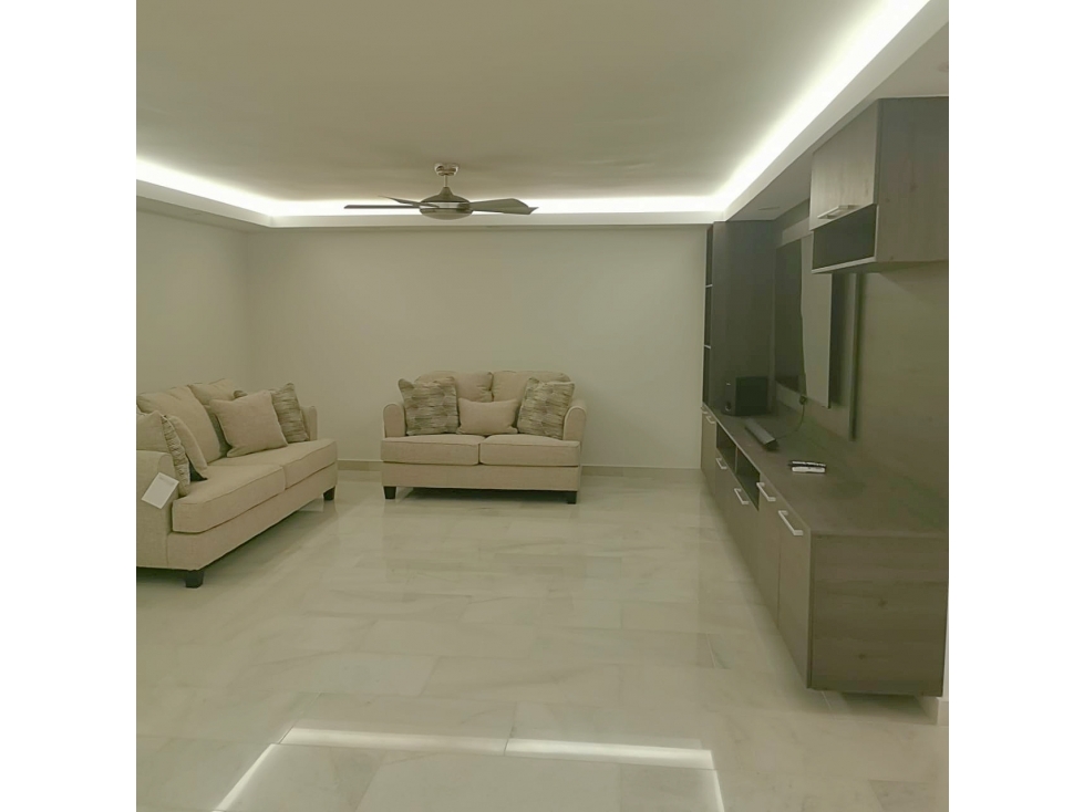 Se vende casa de 2 pisos en Betania