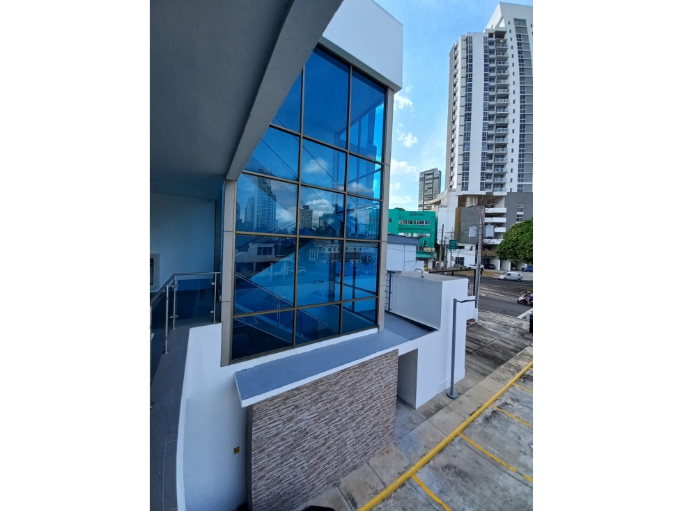 Se alquila local en Plaza Cowes, Bella Vista — foto 3