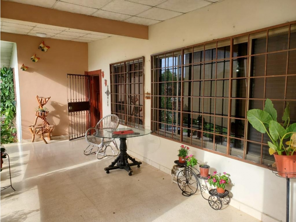 Se Vende Casa en Barrio Colón, La Chorrera ( precio reducido)