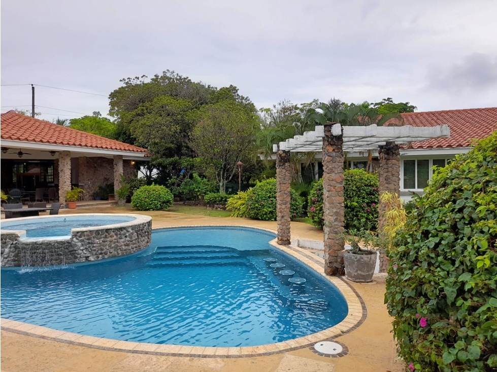 Se vende 2 casas en Punta Barco Village, San José