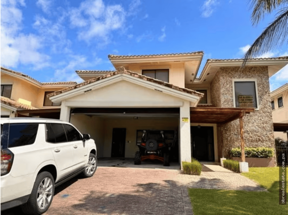 Venta de Lujosa Casa en Vista Mar, San Carlos, Panamá