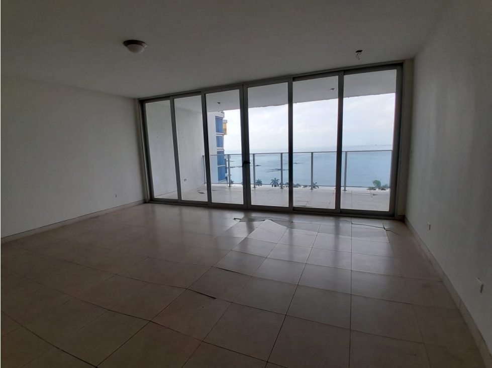 Venta de apartamento resposeído en Avenida Balboa, Bella Vista, Panamá — foto 4