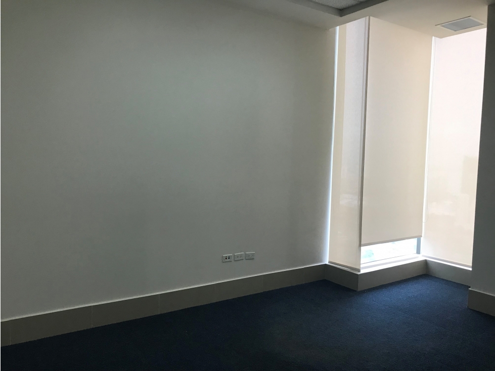 SE ALQUILA HERMOSA OFICINA EN BELLA VISTA — foto 4