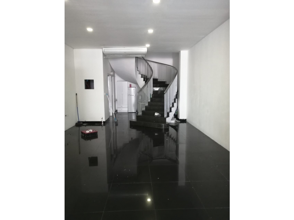 Se alquila de Local Comercial en Obarrio