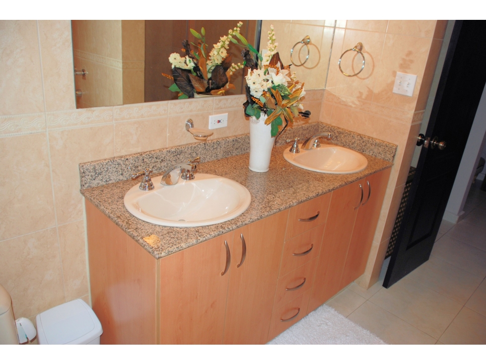 Se Vende Casa en Villa Valencia, Costa Sur