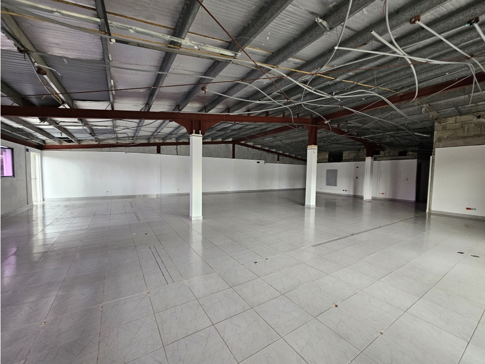 Se vende edificio de dos plantas en Albrook
