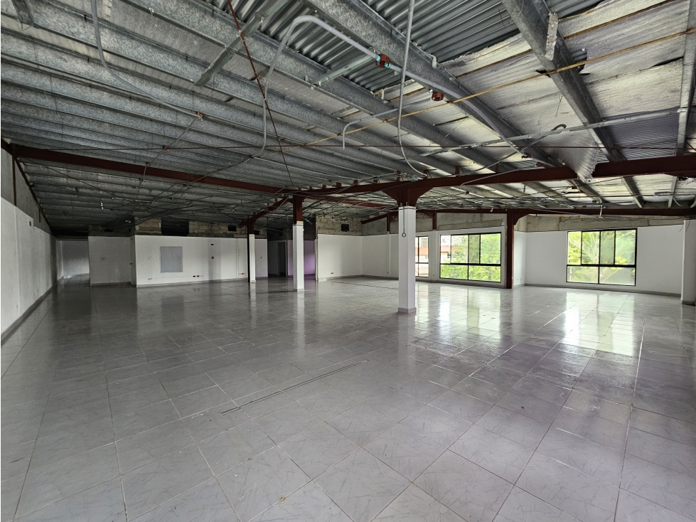 Se vende edificio de dos plantas en Albrook — foto 3