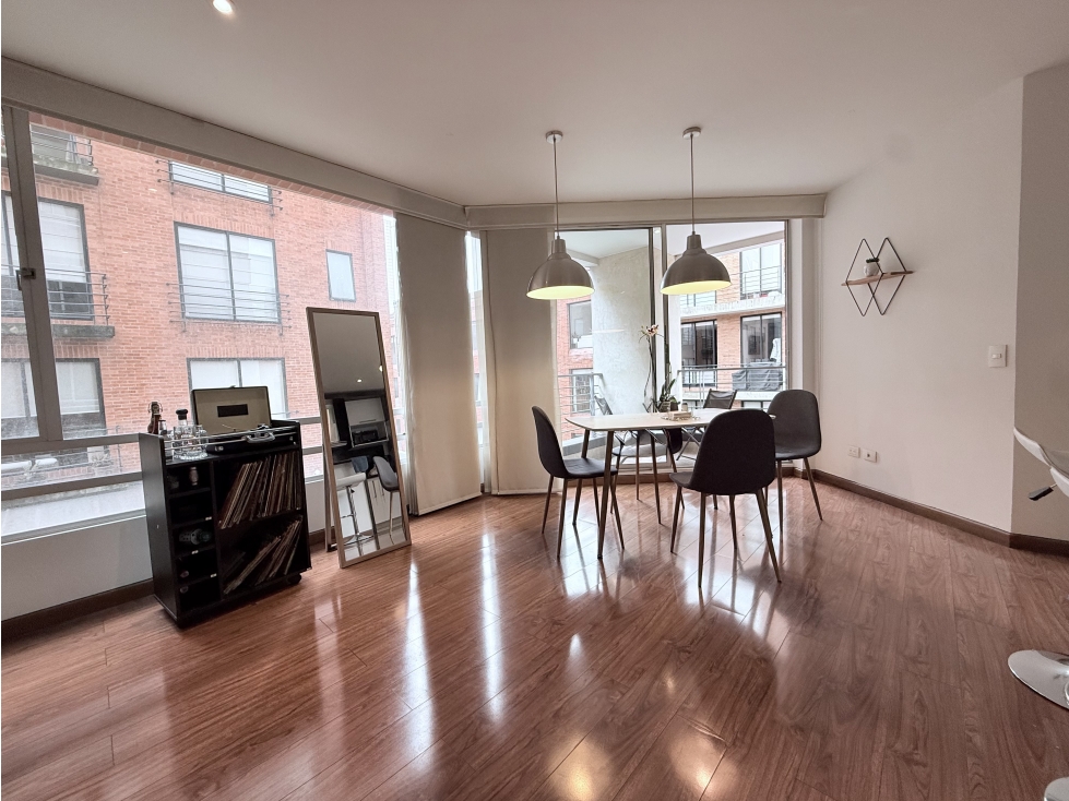 VENTA CHICÓ NORTE 3 APTO INTERIOR CON EXCELENTE LUZ Y BALCÓN