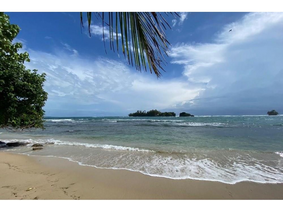 Venta de terreno frente al mar en Bocas del Toro de 2299 m2 - 3
