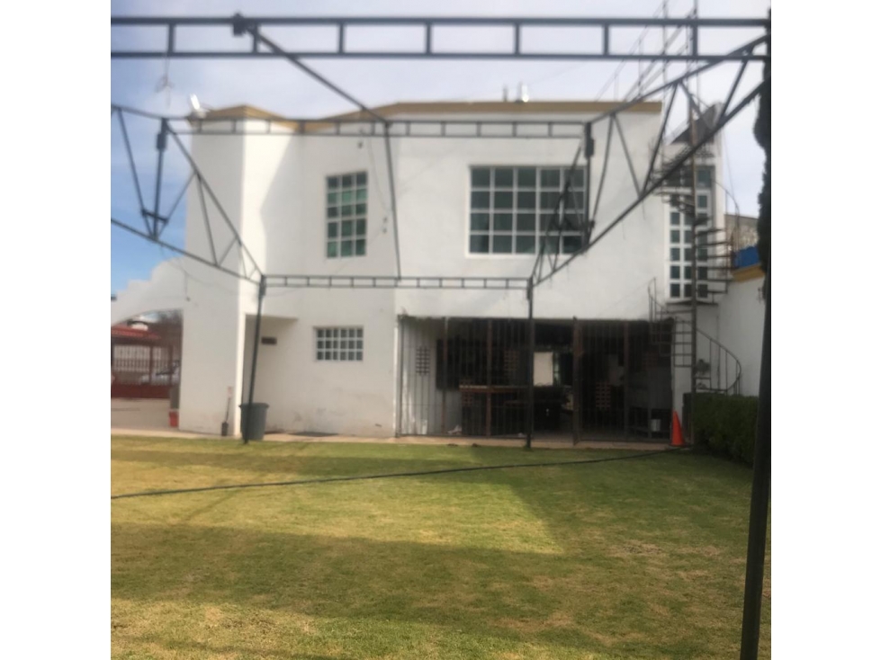 VENTA DE SALÓN / JARDÍN DE FIESTAS