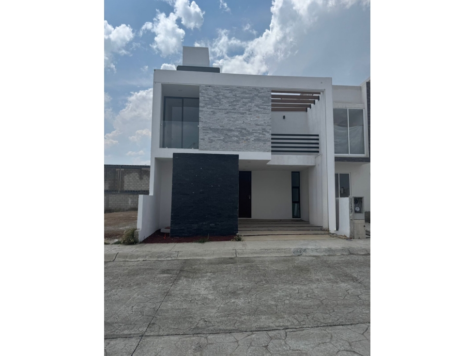 CASA EN PREVENTA EN MINERAL DE LA REFORMA