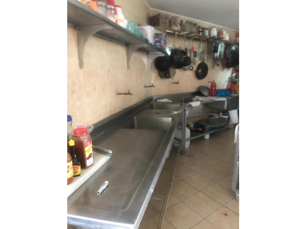 VENTA DE SALÓN / JARDÍN DE FIESTAS — foto 4